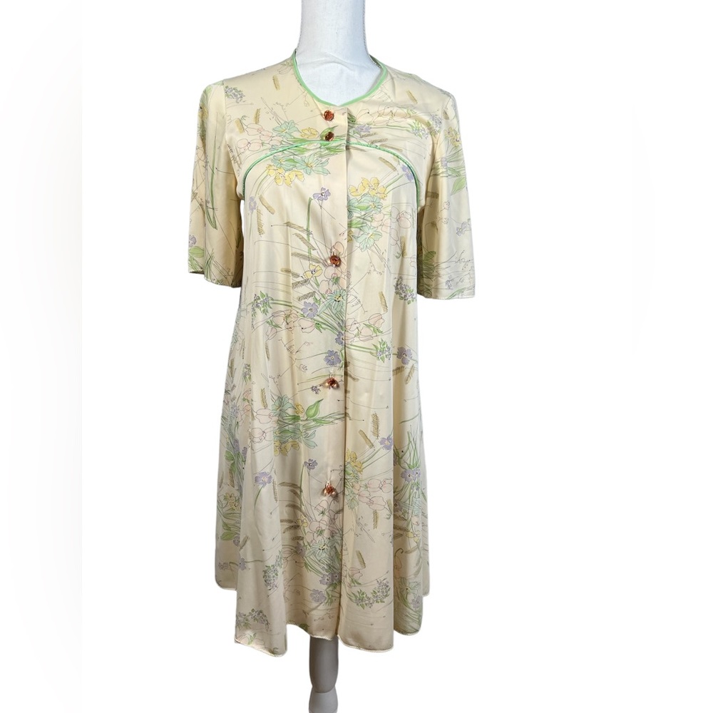 Vintage Lorraine Robe‎
